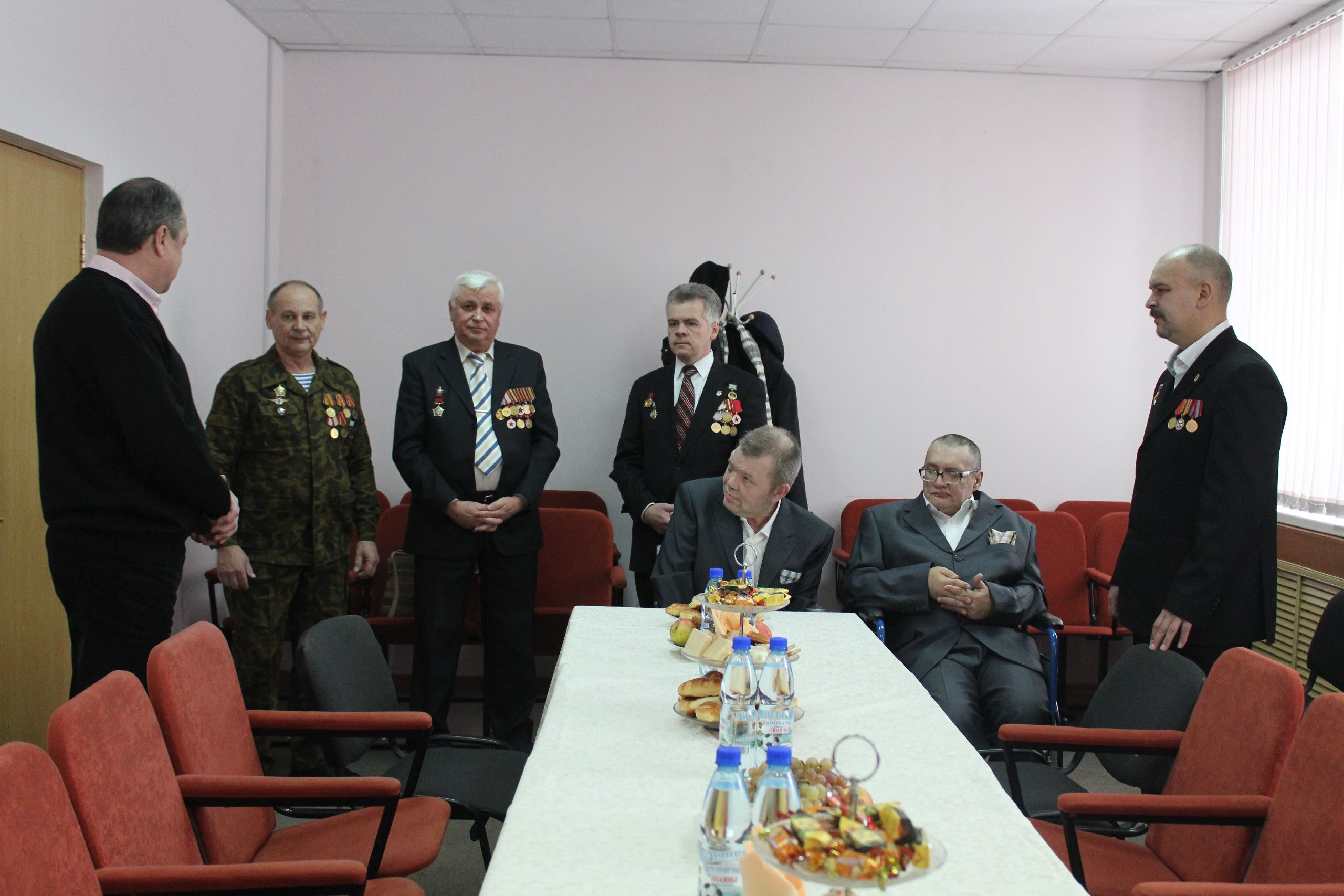 Передача нового инвалидного кресла ветерану боевых действий Фокину Александру