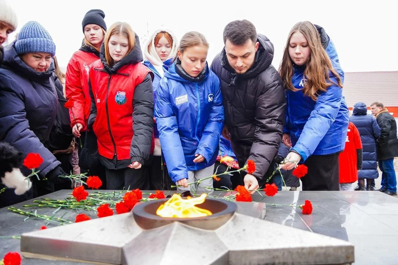 22 января 2025 г. Волонтёрская рота БОО ВООВ «БОЕВОЕ БРАТСТВО» приняла участие в возложении цветов на Площади Победы г. Ногинск