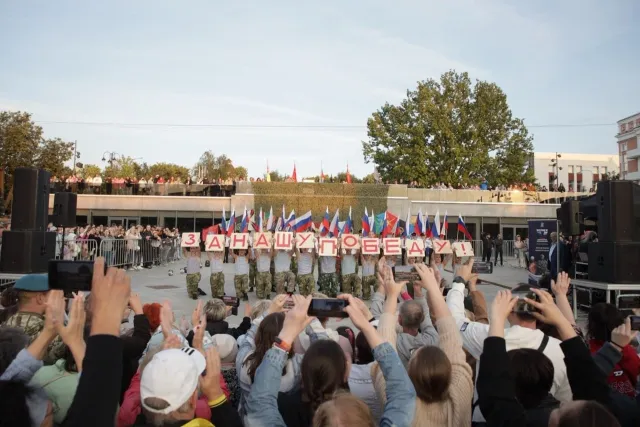 21 июня 2025 года на фонтанной площади города Ногинска состоялся концерт «СВОих не бросаем», собравший сотни жителей округа