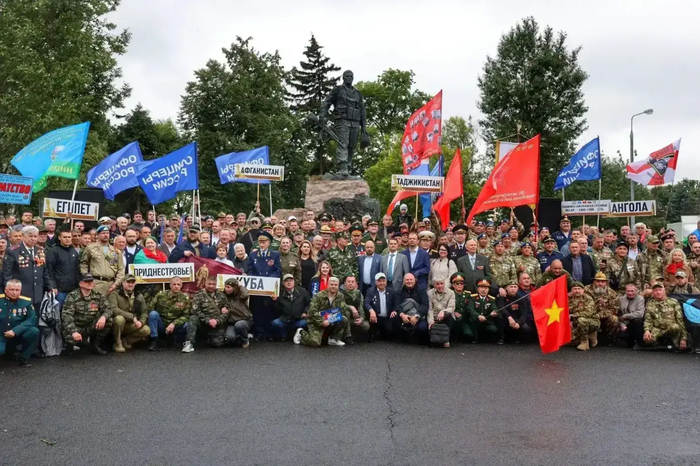 1 июля 2025 года член БОО ВООВ «БОЕВОЕ БРАТСТВО» принял участие в мероприятии на Поклонной горе, посвящённом Дню ветерана