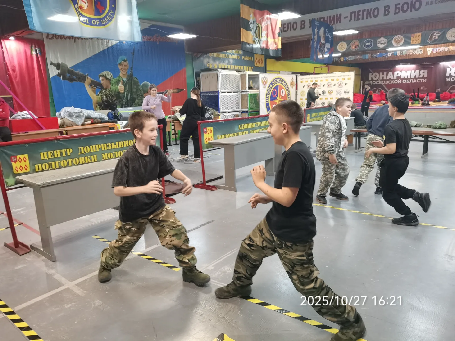 27 октября 2025 года прошло занятие с воспитанниками МПК «Слава», направленное на отработку жизненно важных навыков