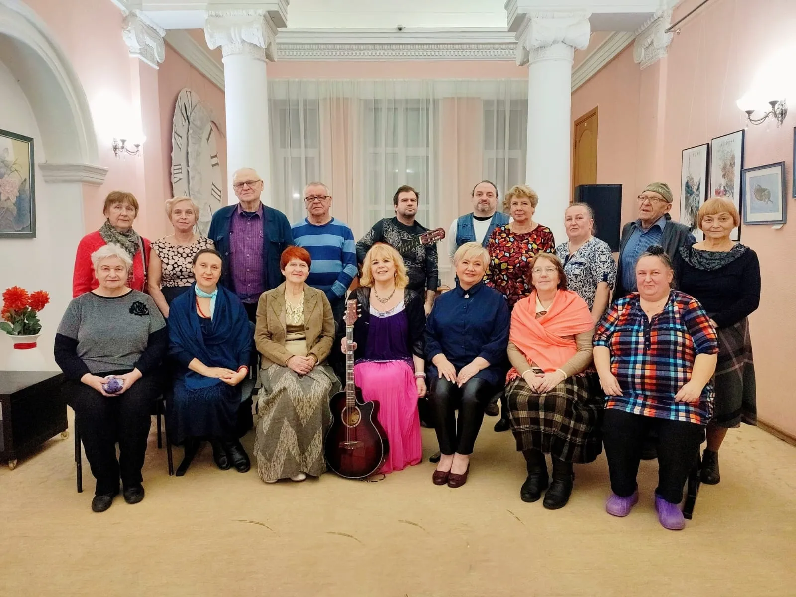 15 ноября 2025 года в КЦ «Красный электрик» состоялась ноябрьская встреча музыкально-поэтического клуба «У СВЕЧИ»