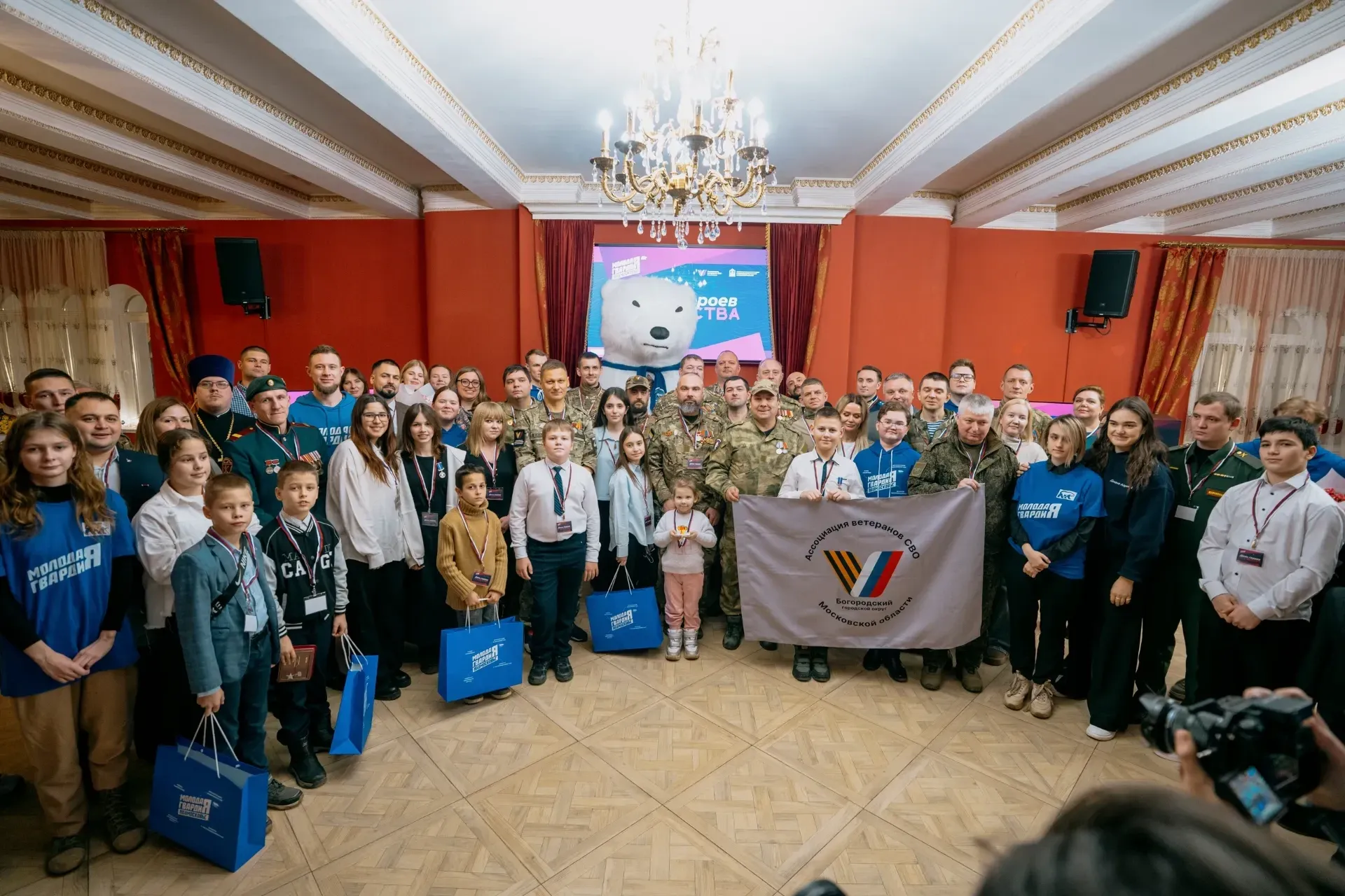 8 декабря 2025 года в Свято-Троицкой Сергиевой лавре прошла торжественная церемония, посвящённая Дню героев Отечества