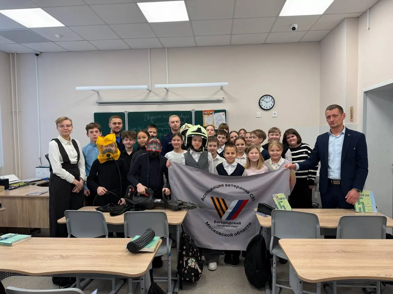 21 января 2026 г. член БОО ВООВ «БОЕВОЕ БРАТСТВО» принял участие в проведении занятия по безопасности для пятиклассников ЦО № 21