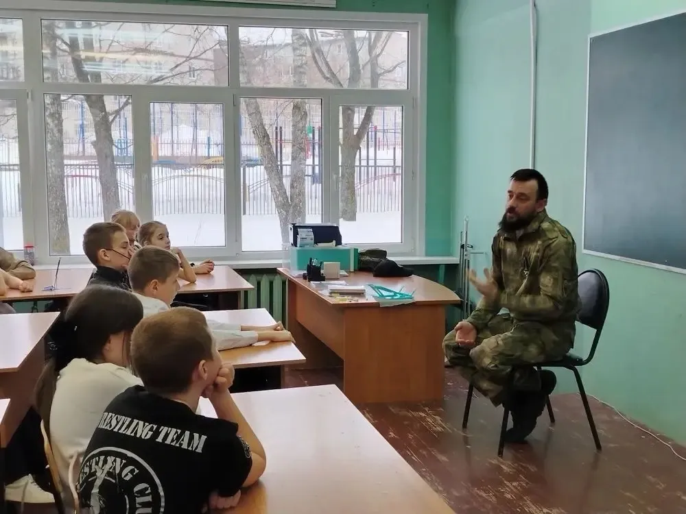 10 марта 2026 года участник СВО с позывным «Хогенц» организовал и провел «Урок мужества» для школьников Центра образования № 26