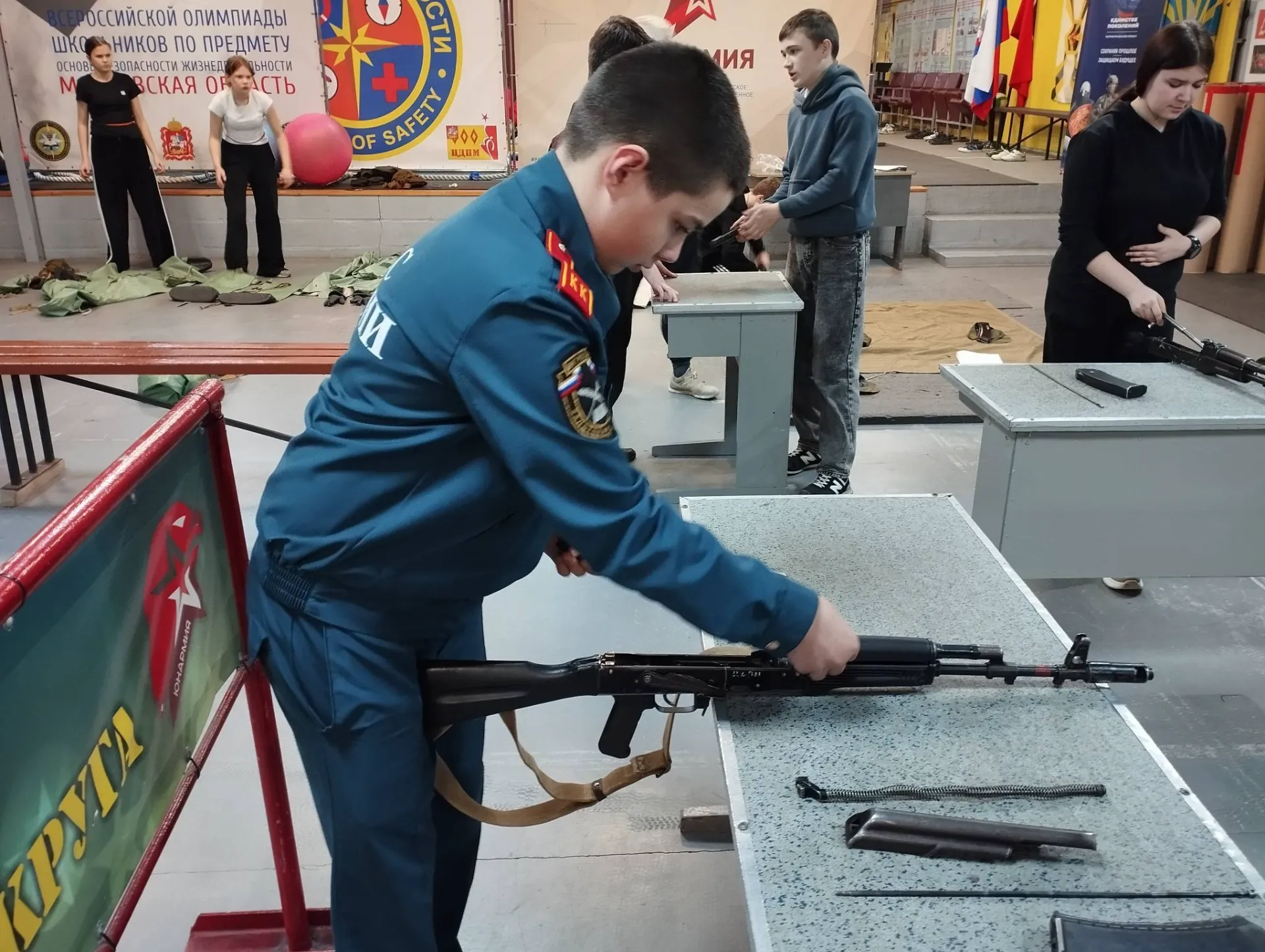 24 марта 2026 года прошли очередные плановые занятия с учащимися школы № 21 и кадетами МЧС