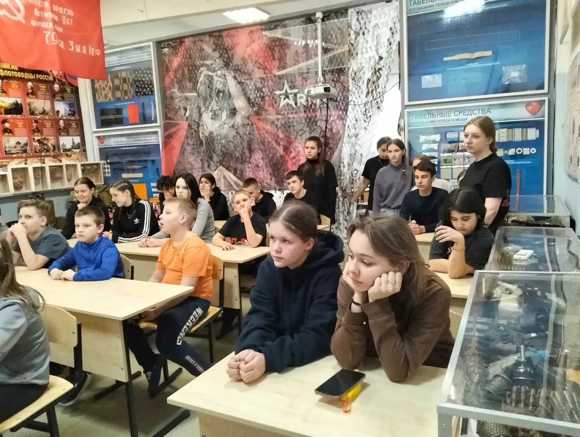 13 апреля 2026 года с воспитанниками МПК «Слава» был проведён инструктаж на тему «Взрывоопасные предметы»