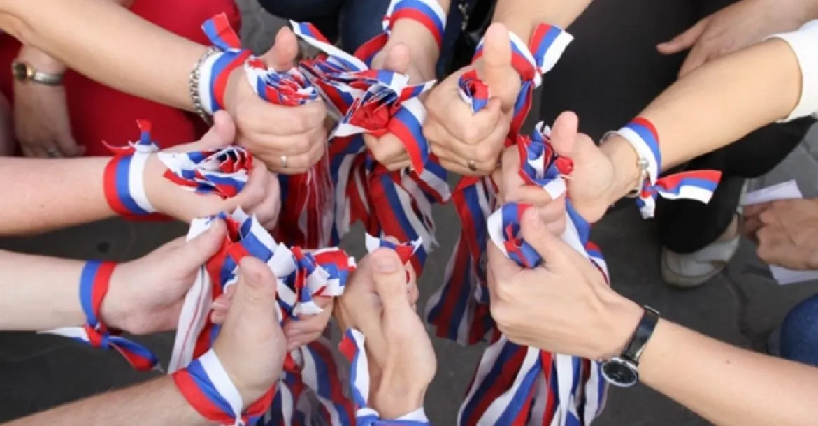 11 июня 2026 года в преддверии Дня России прошла патриотическая акция по раздаче ленточек «Российский триколор»