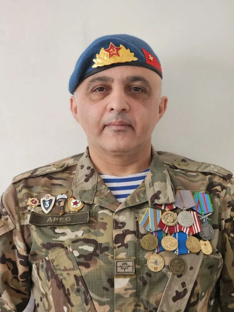 Руководитель первичной организации десантников Алиев Ариз Меджид Оглы